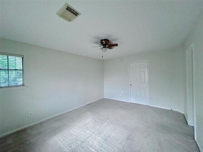 Building Photo - 2519 Silver Meadow Dr