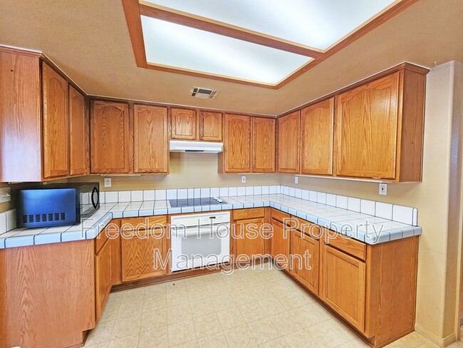 Building Photo - 3280 E Winery Rd