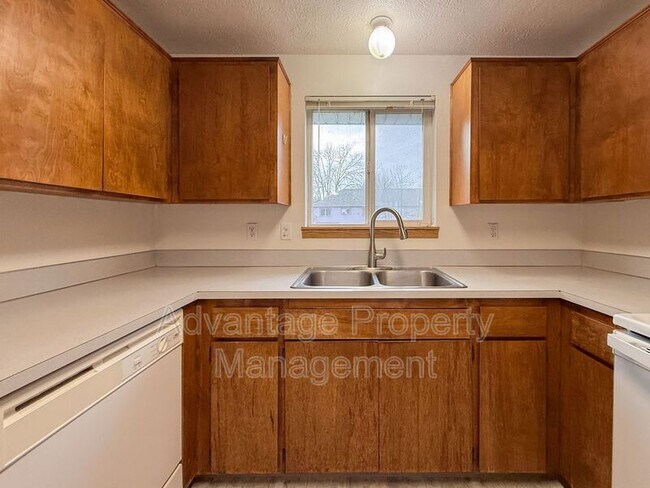 Building Photo - 240 S Monmouth Ave