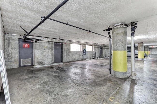 Building Photo - 3004 Glenmore Ave