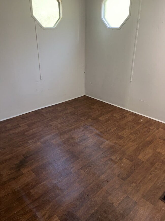 Building Photo - 2 Bedroom 1.5 Bathroom house in Laurens SC