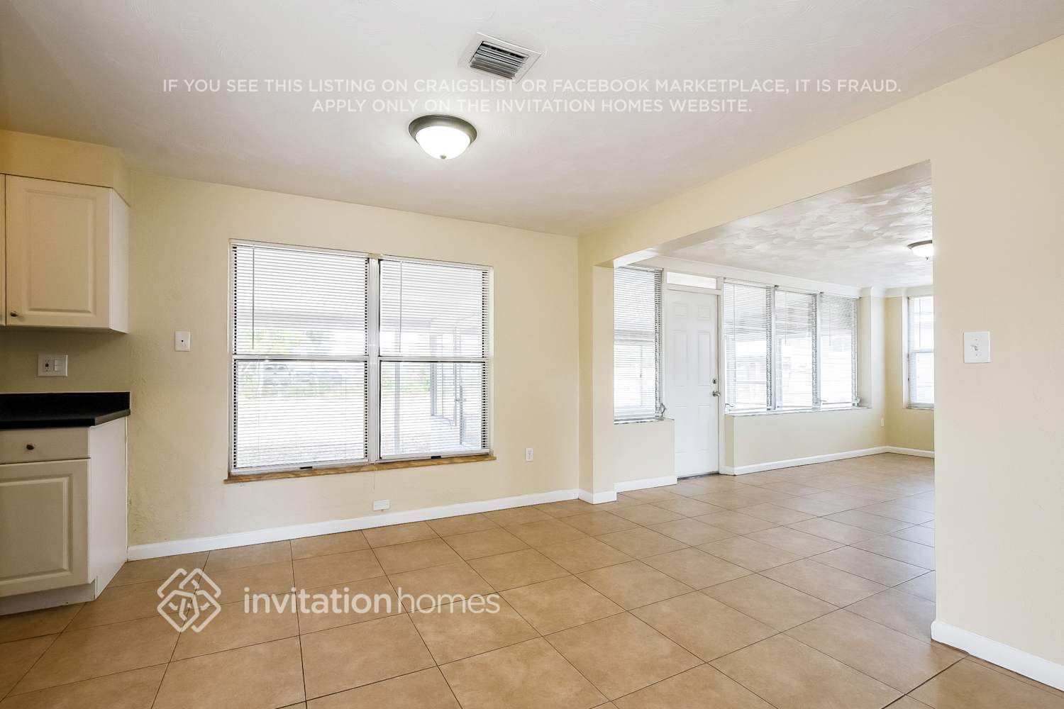 Building Photo - 411 W Charlotte Ave