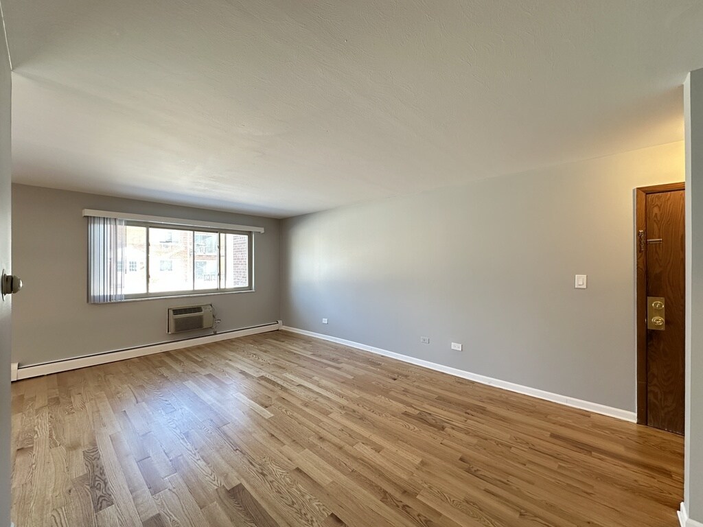 Building Photo - 1639 Oakwood Ave