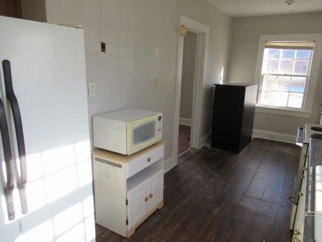 Building Photo - 1404 Maple St