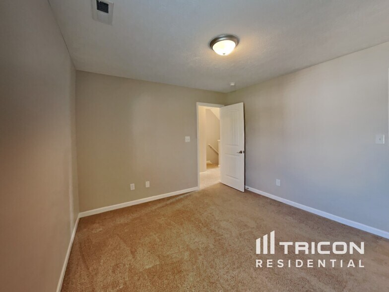 Building Photo - 15 Mossburg Ct