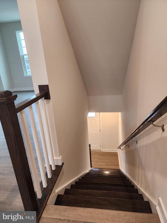 Building Photo - 321 E Cochran St