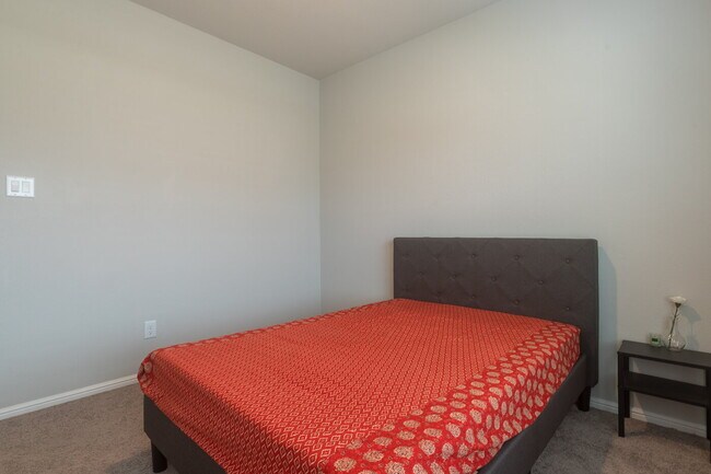 Building Photo - Gorgeous Two Story Home Featuring 2 Living spaces, 5 Bedrooms, and 3.5 Baths