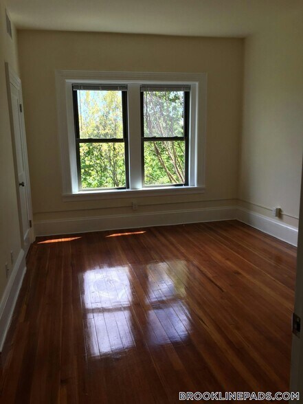 Building Photo - 1463 Beacon St