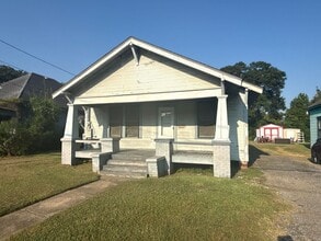 Building Photo - A charming 3-bedroom, 1-bathroom home loca...