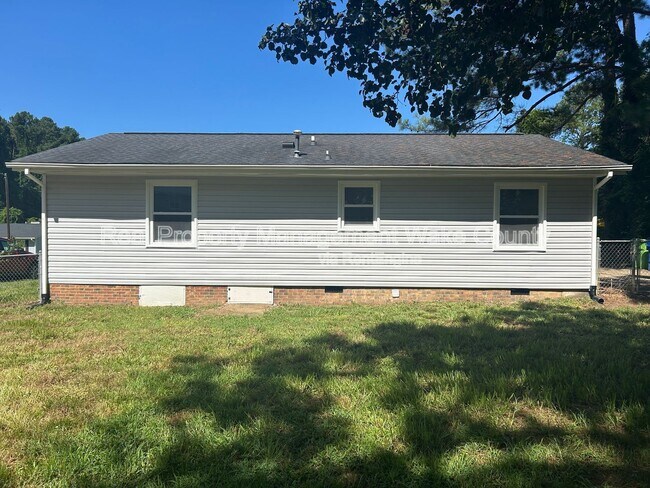 Building Photo - 2325 Quartz Ct