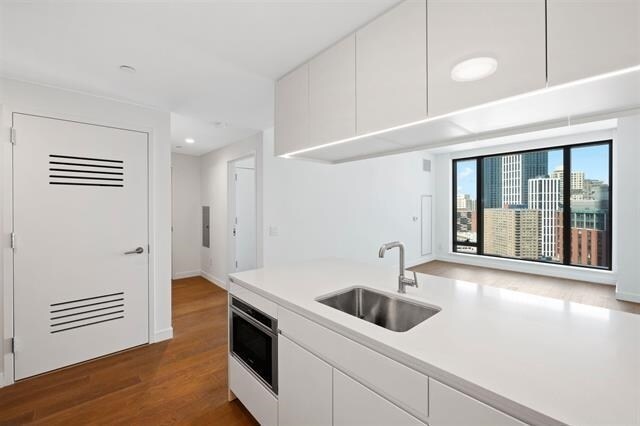 Building Photo - 99 Hudson St