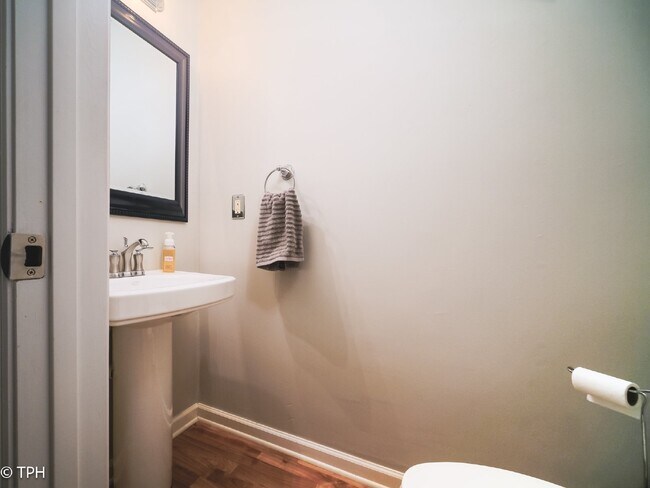 Building Photo - "Charming 2-Bedroom Gem with Granite Elegance in Charlotte's Heart!"