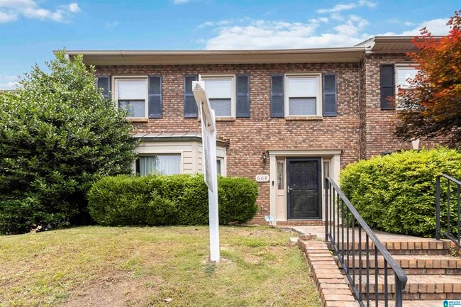 Primary Photo - 608 Mountain Laurel Ct