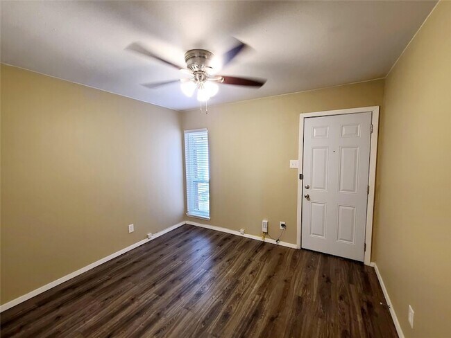 Building Photo - 4130 Santa Barbara Dr