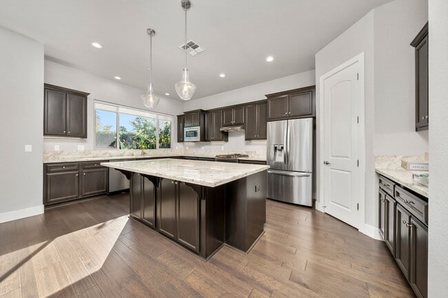 Building Photo - 8099 Traditions Ct