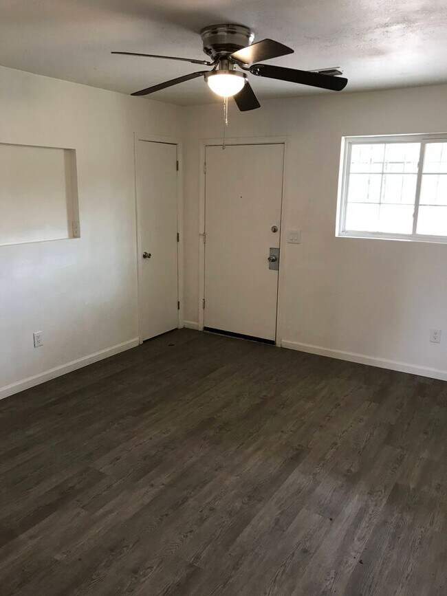 Building Photo - 19th St