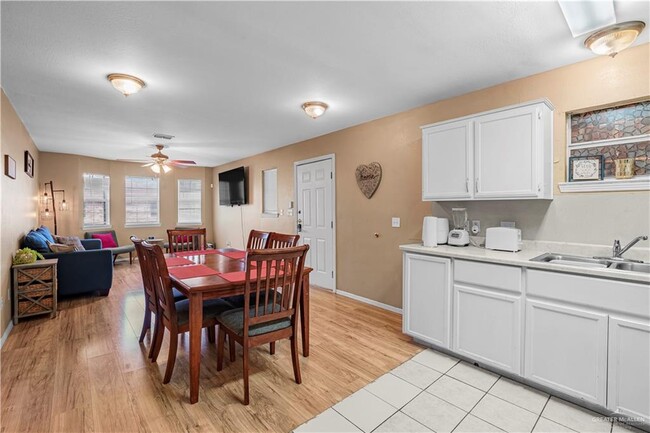 Building Photo - 1804 Oasis Dr