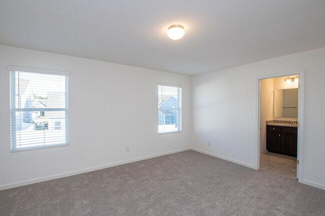 Building Photo - BEAUTIFUL 3BD/2.5BTH Townhome - Belmont - AUGUST 2026 MOVE IN