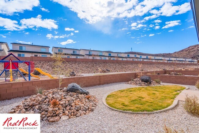 Building Photo - Innovative Design! 4 Bedroom Home in the Beautiful Desert Playa Community