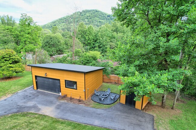 Building Photo - 122 Cannon St