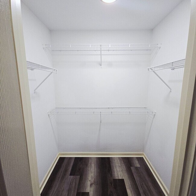 Building Photo - Spacious 3 BR / 2.5 BA in Birmingham!