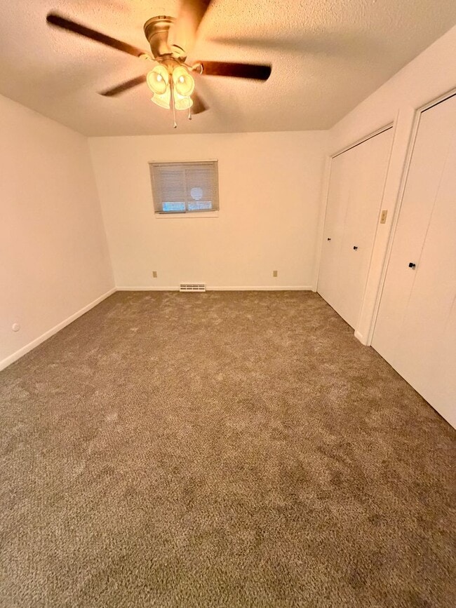 Building Photo - Vintage Home in an unbelievable location