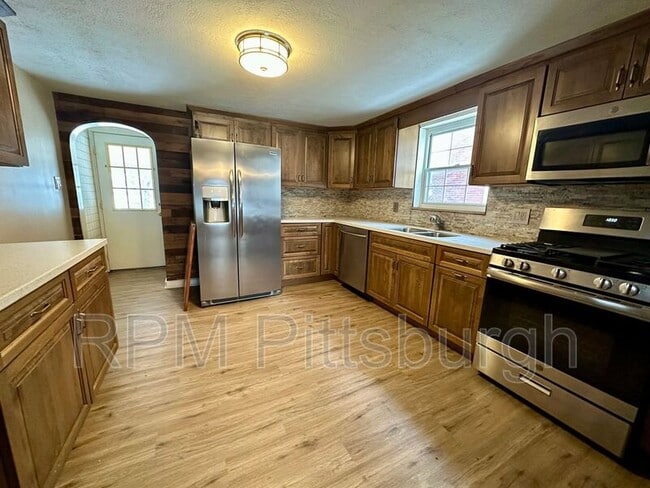 Building Photo - 533 Freeport Rd