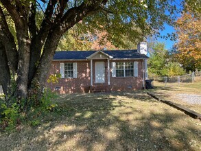 Building Photo - Nicely Updated Home MOVE IN READY!