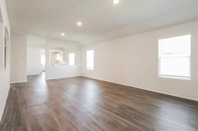 Building Photo - 2003 Malus Wy