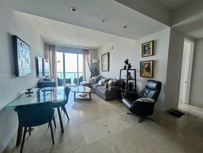 Building Photo - 218 SE 14th St