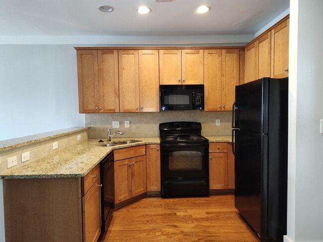 Building Photo - Modern Condo located  in South Main Square! 50% discount on first full months rent for qualified ...