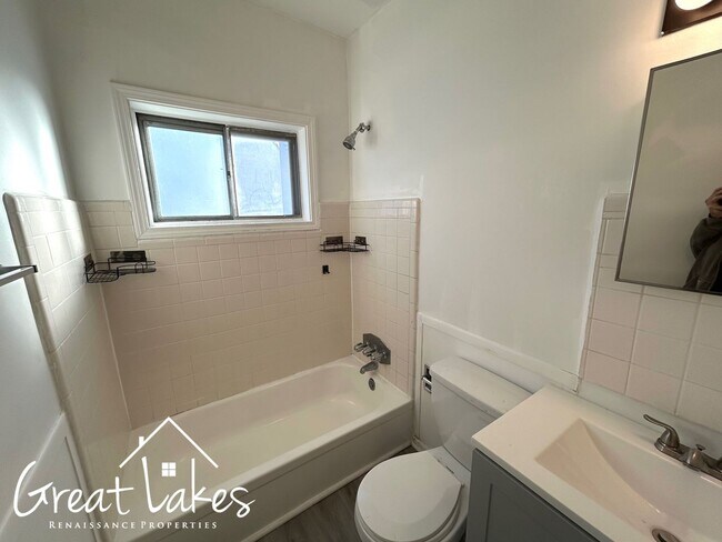 Building Photo - Charming 3 Bedroom 2 Bathroom now available for rent