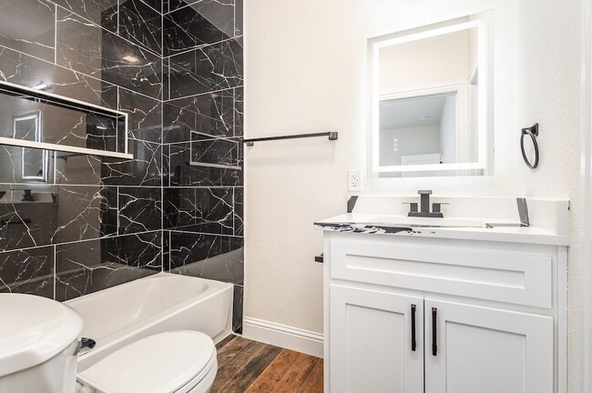 Building Photo - 4610 Clay Dr