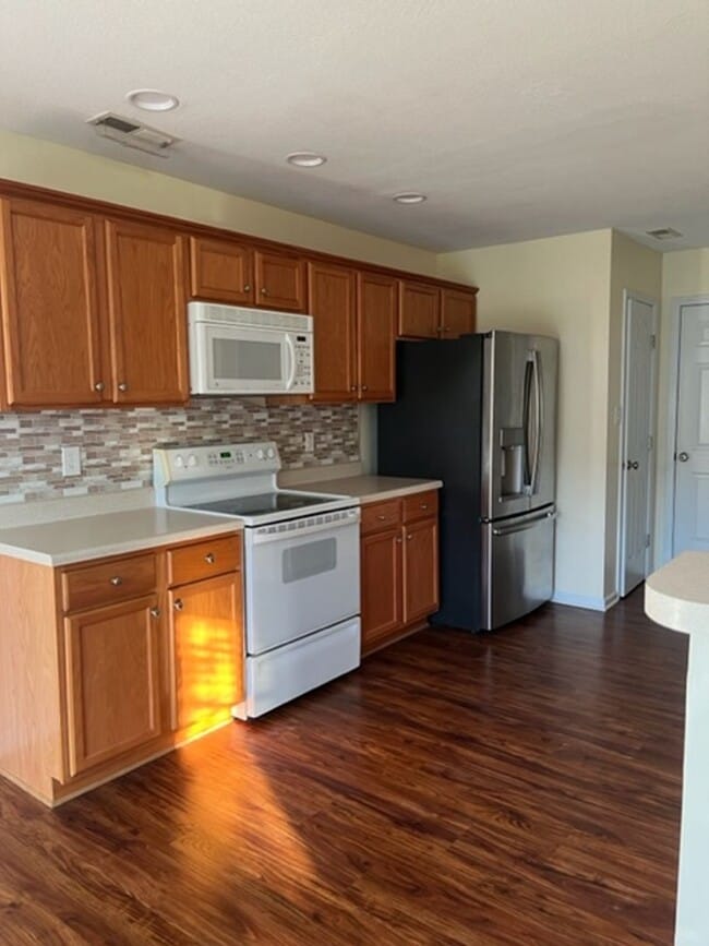 Building Photo - Three Bedroom Two Bath Home with Frog