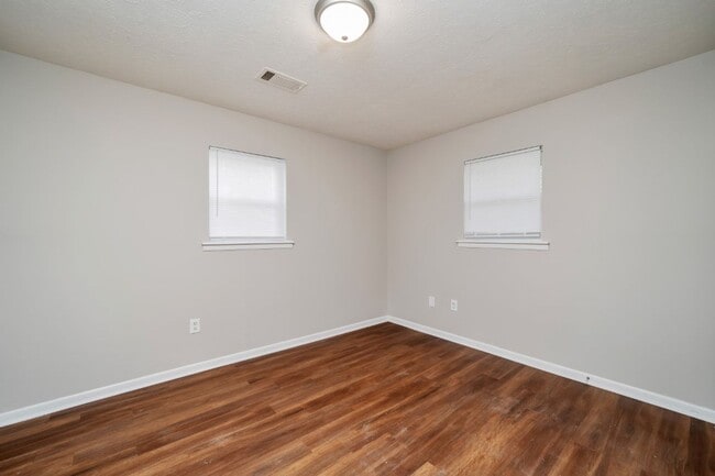 Building Photo - 114 Crenshaw Dr