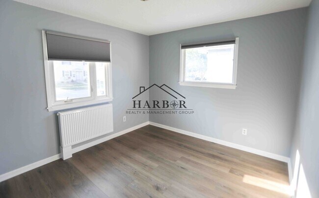 Building Photo - Fully Renovated 2 Bedroom!