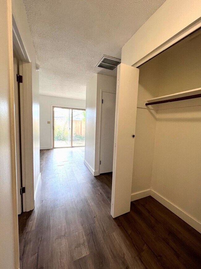 Building Photo - SFH 119 - Francis Duplex