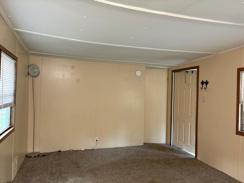 Building Photo - 10542 Lynnwood Ave