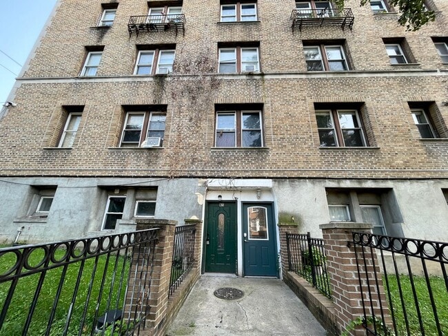 Primary Photo - Lovely 2 BR/1 BA Condo in Columbia Heights!