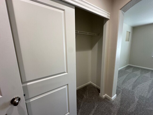 Building Photo - 1690 Spring Hill Dr