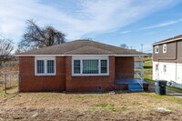 Building Photo - 3 Bedroom, 2 Bath in North Pratt