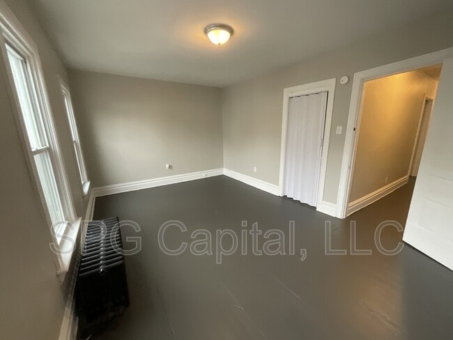 Building Photo - 415 N Pitt St