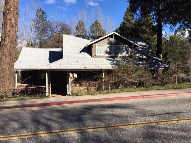 Building Photo - Creekside Frontage, Walk to town, Downstairs Apartment in Duplex