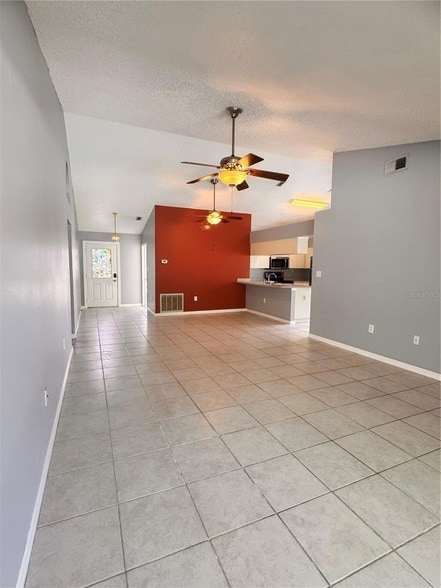 Building Photo - 2070 Sarah Louise Dr