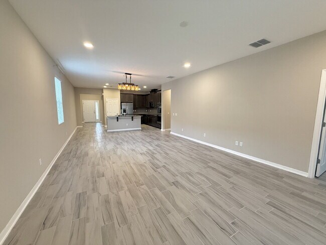 Building Photo - "Charming 3-Bed Oasis with 2 Full Baths in...