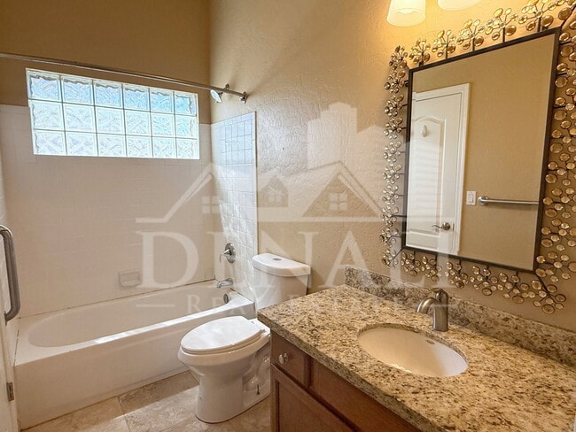 Building Photo - 3533 N Desert Oasis