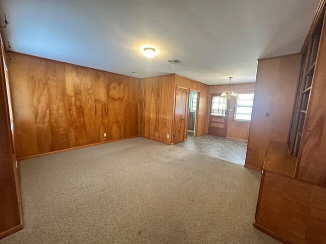 Building Photo - 1575 Longfellow Dr