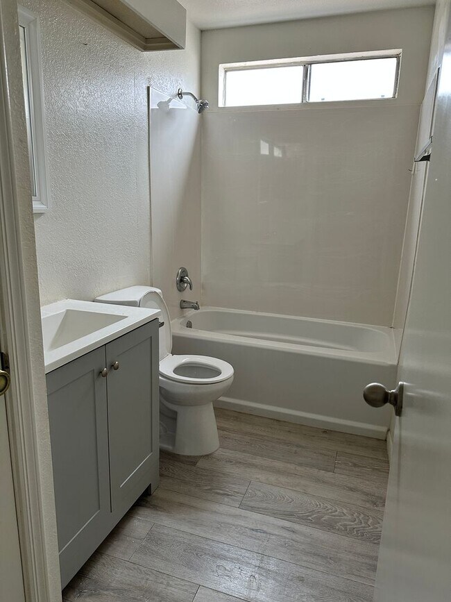 Building Photo - Unique 3 bedroom / 3 bathroom with Private Pool