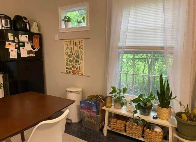 Building Photo - 1108 Coit St