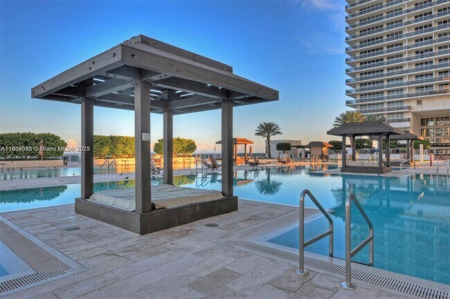 Building Photo - 1800 S Ocean Dr